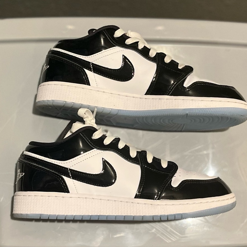 Big Boys size 6Y Black and White Nike Jordans!